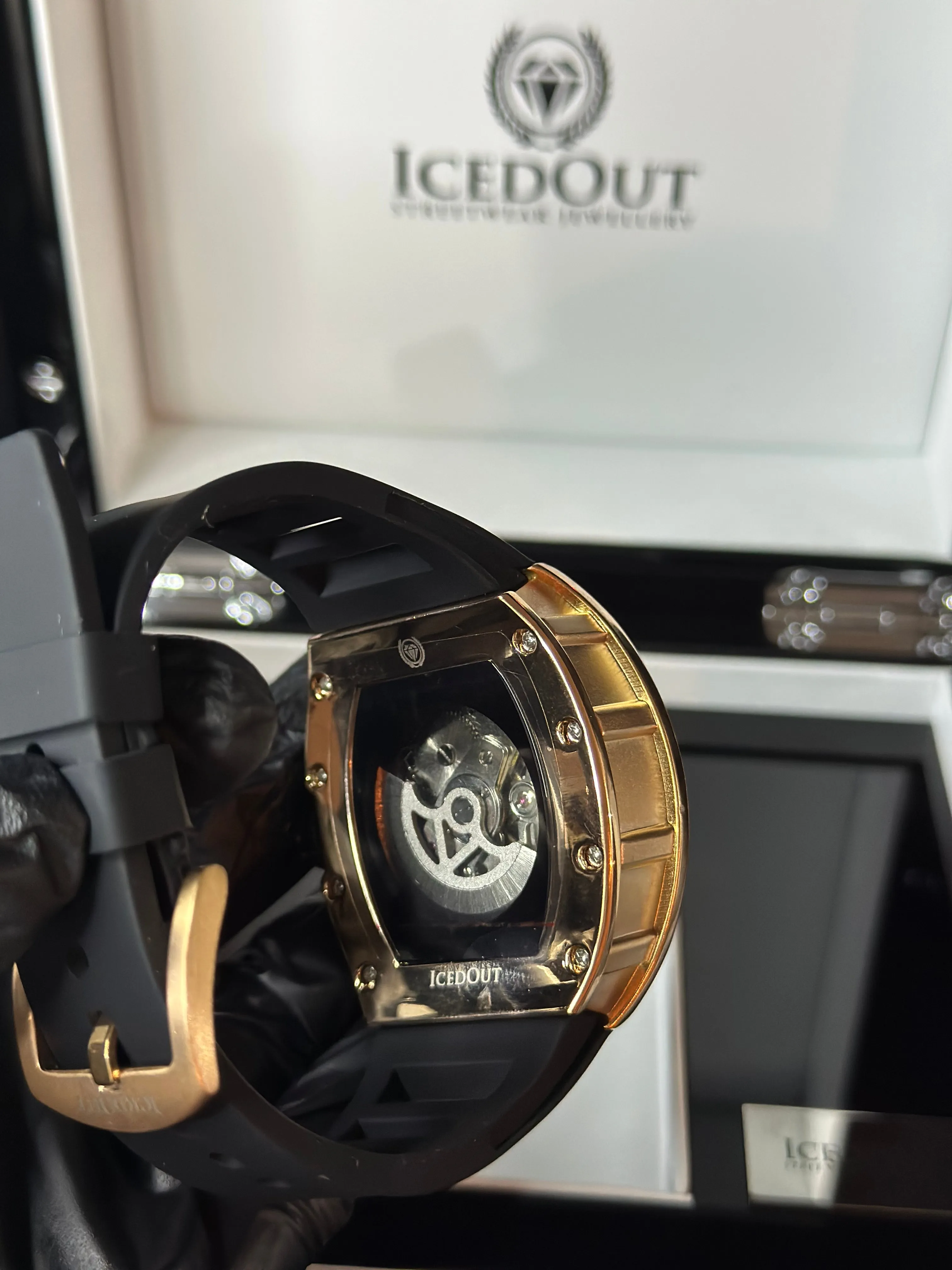 IcedOut Elite Baguette Watch - gold