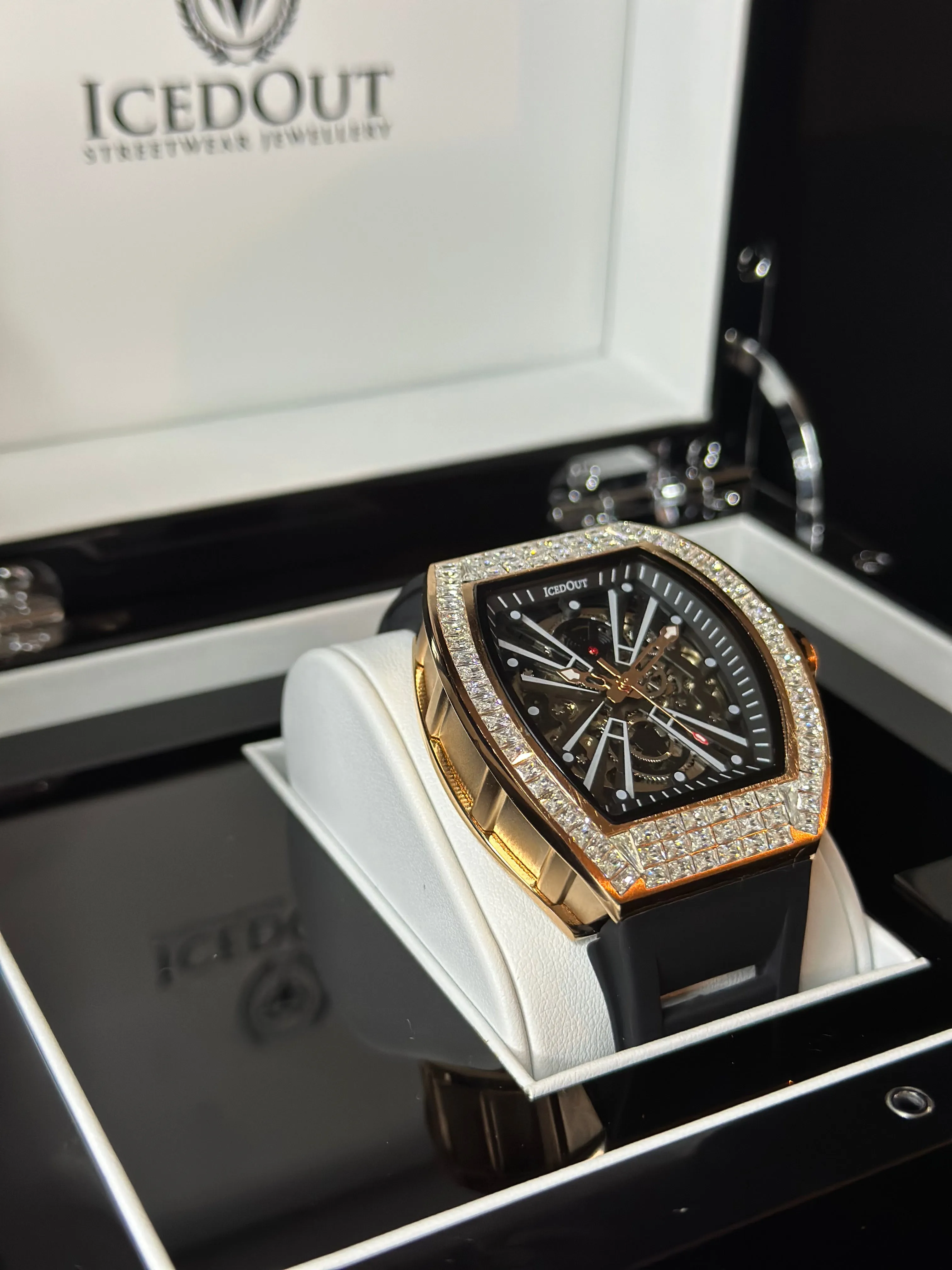 IcedOut Elite Baguette Watch - gold