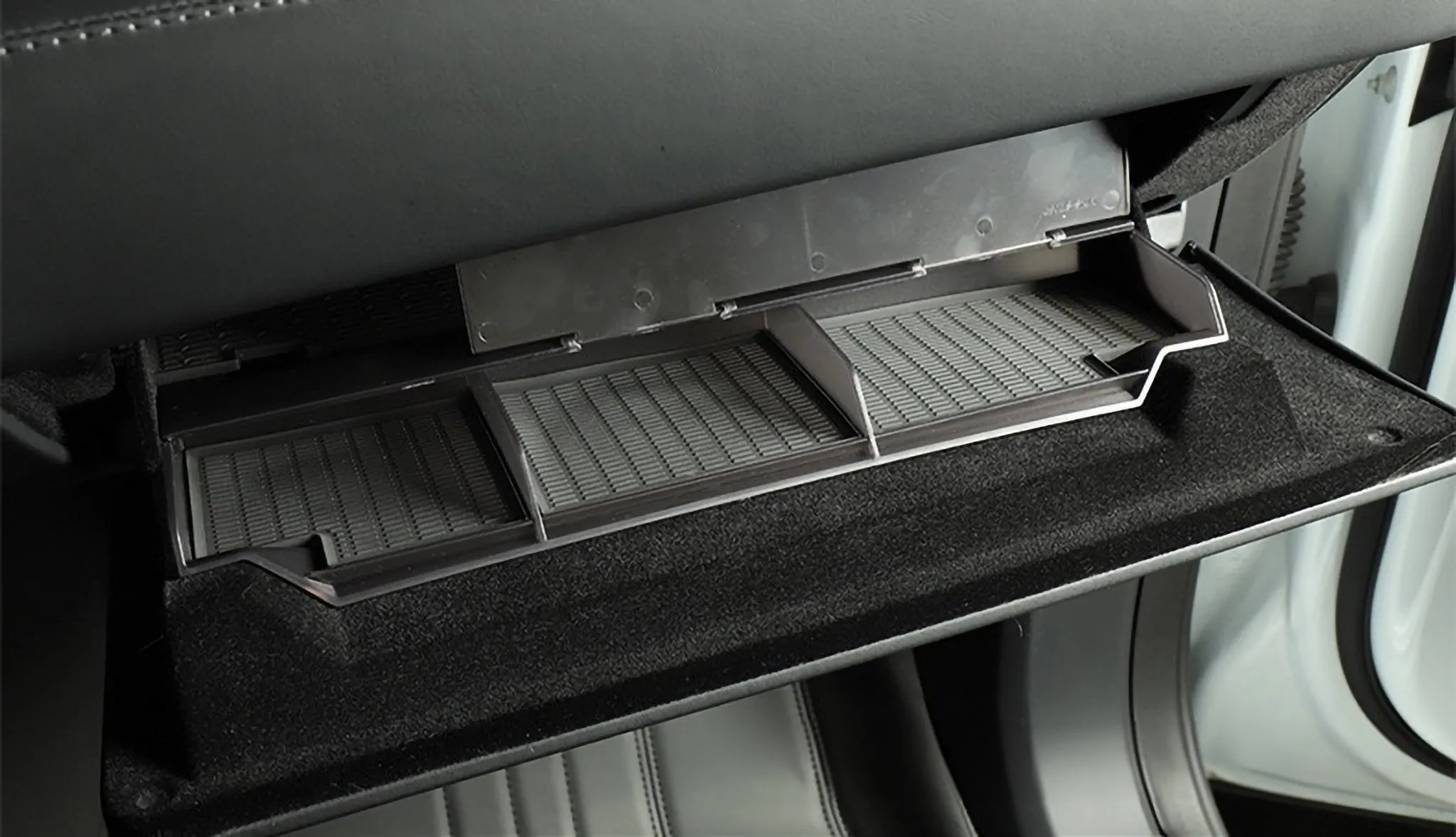 Pre-Refresh 2014-2020 Model S & X Glove Box Organizer