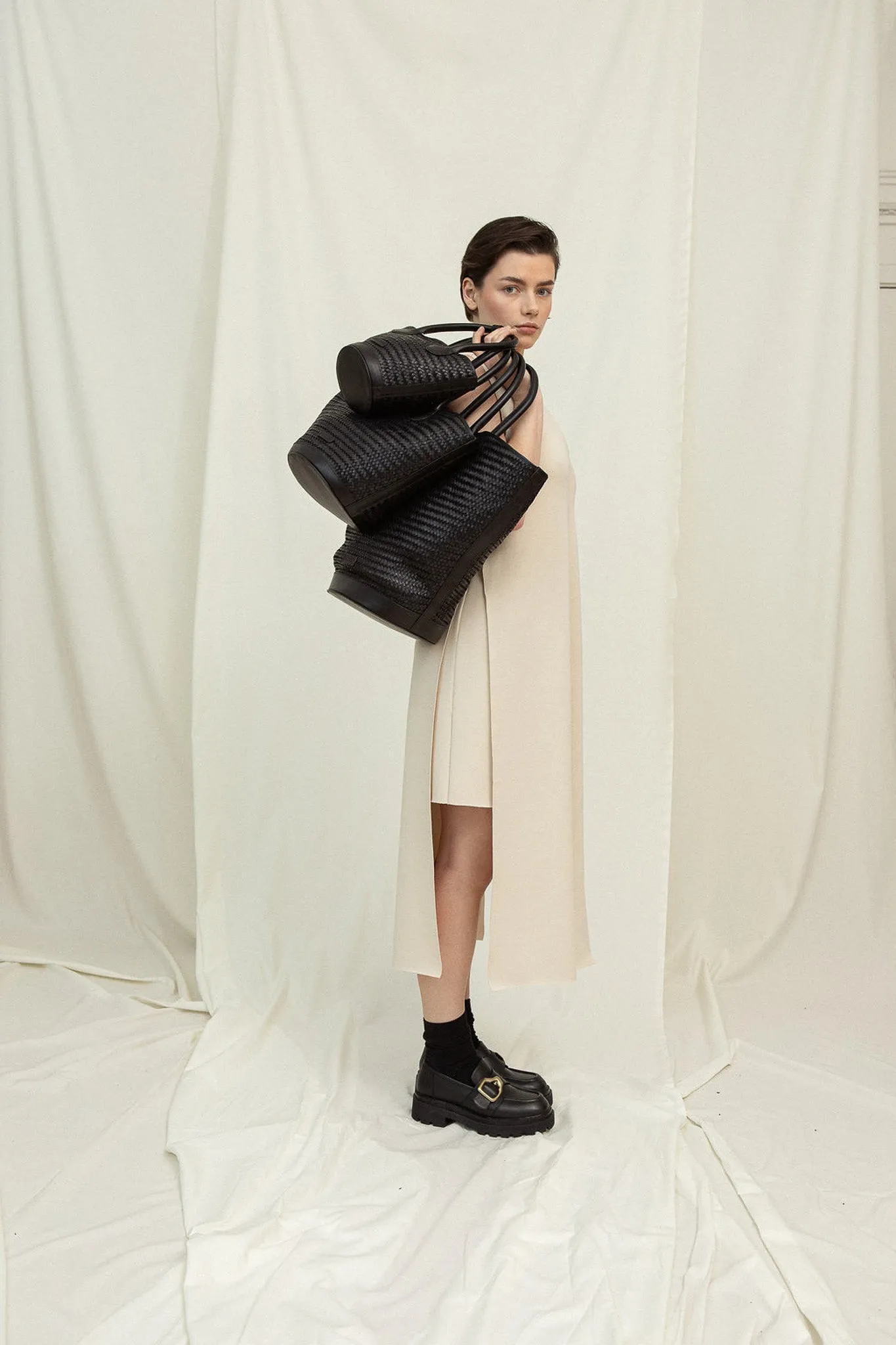 SANDHI L Black Twill Tote bag