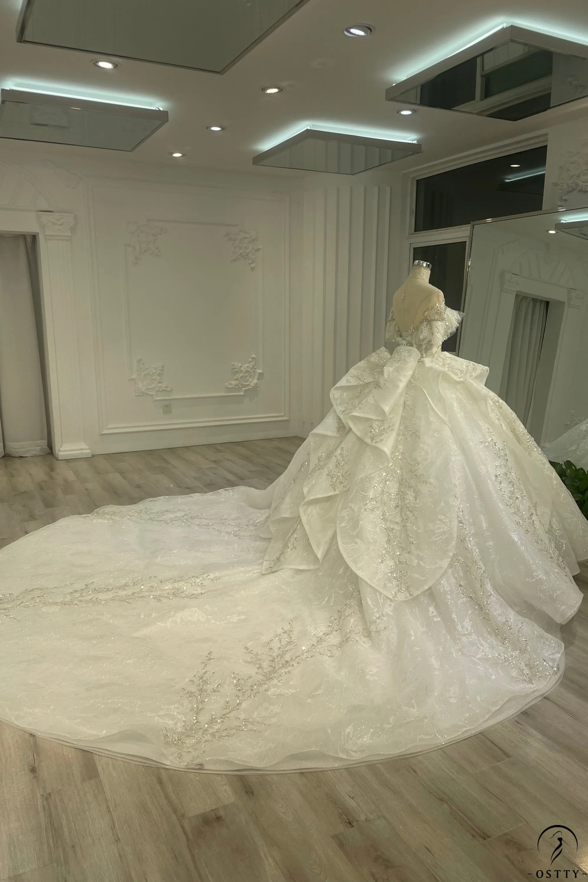 White Queen Collar Short Sleeve Crystals Pearl Wedding Dress OS09281