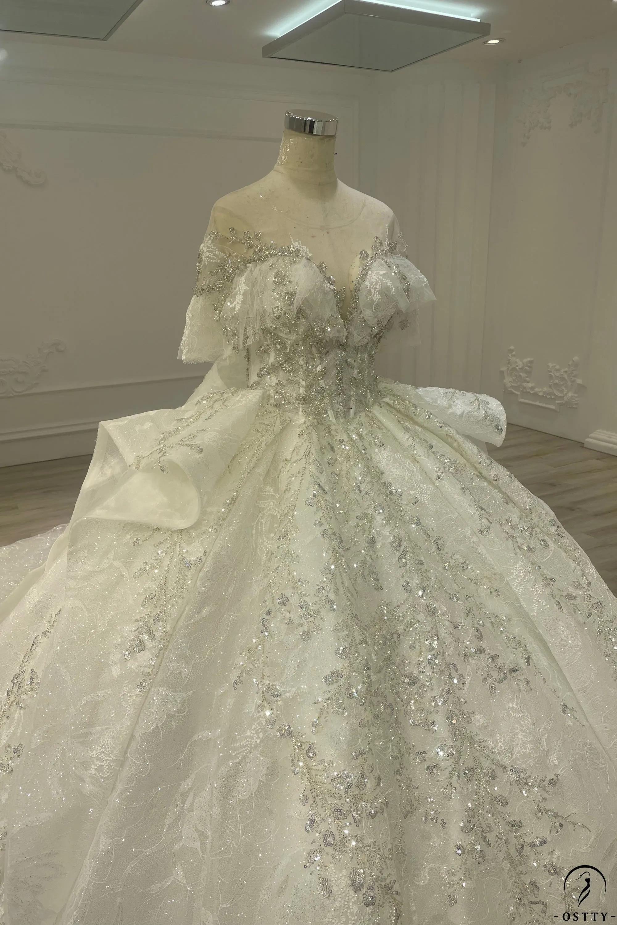 White Queen Collar Short Sleeve Crystals Pearl Wedding Dress OS09281