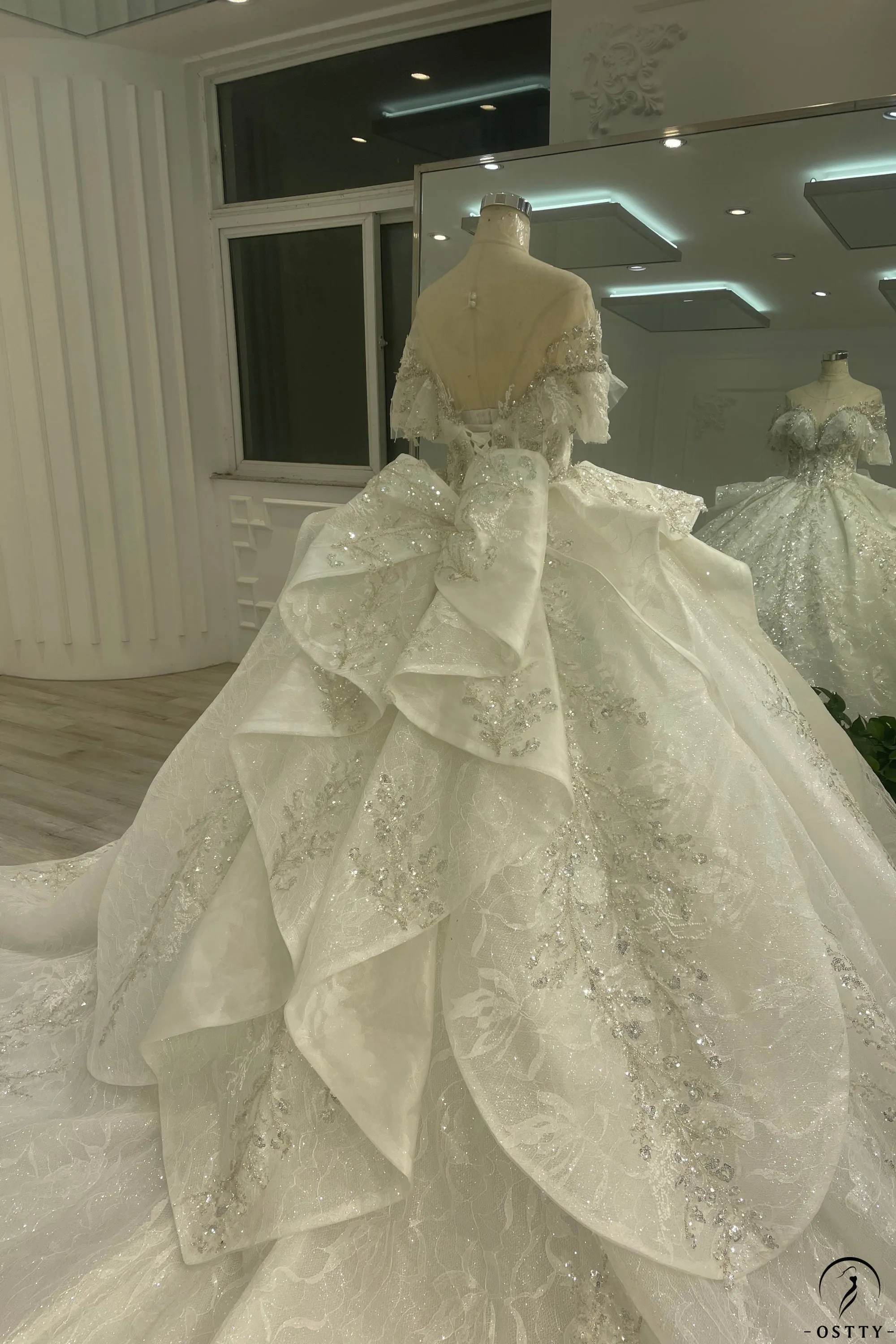 White Queen Collar Short Sleeve Crystals Pearl Wedding Dress OS09281