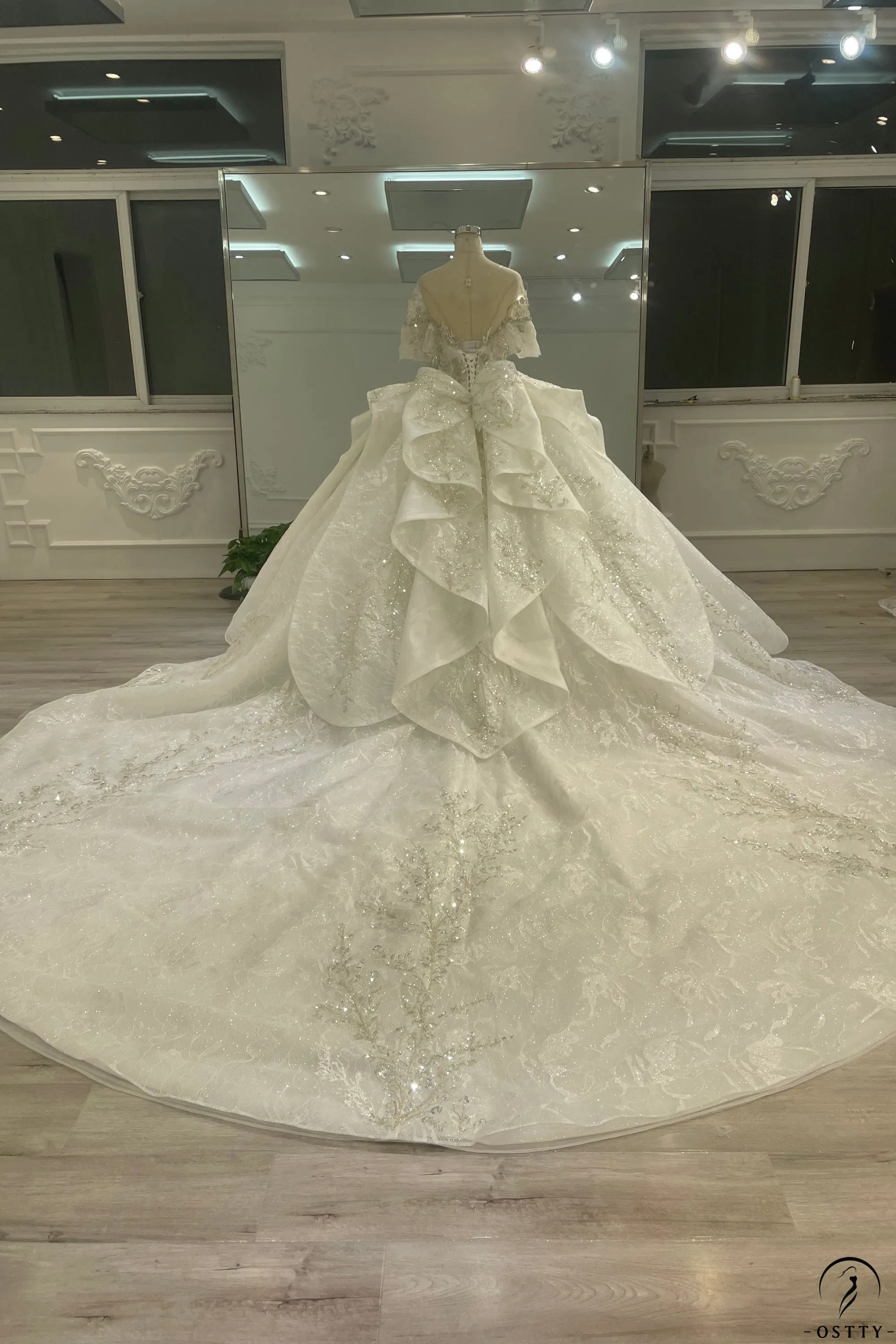 White Queen Collar Short Sleeve Crystals Pearl Wedding Dress OS09281