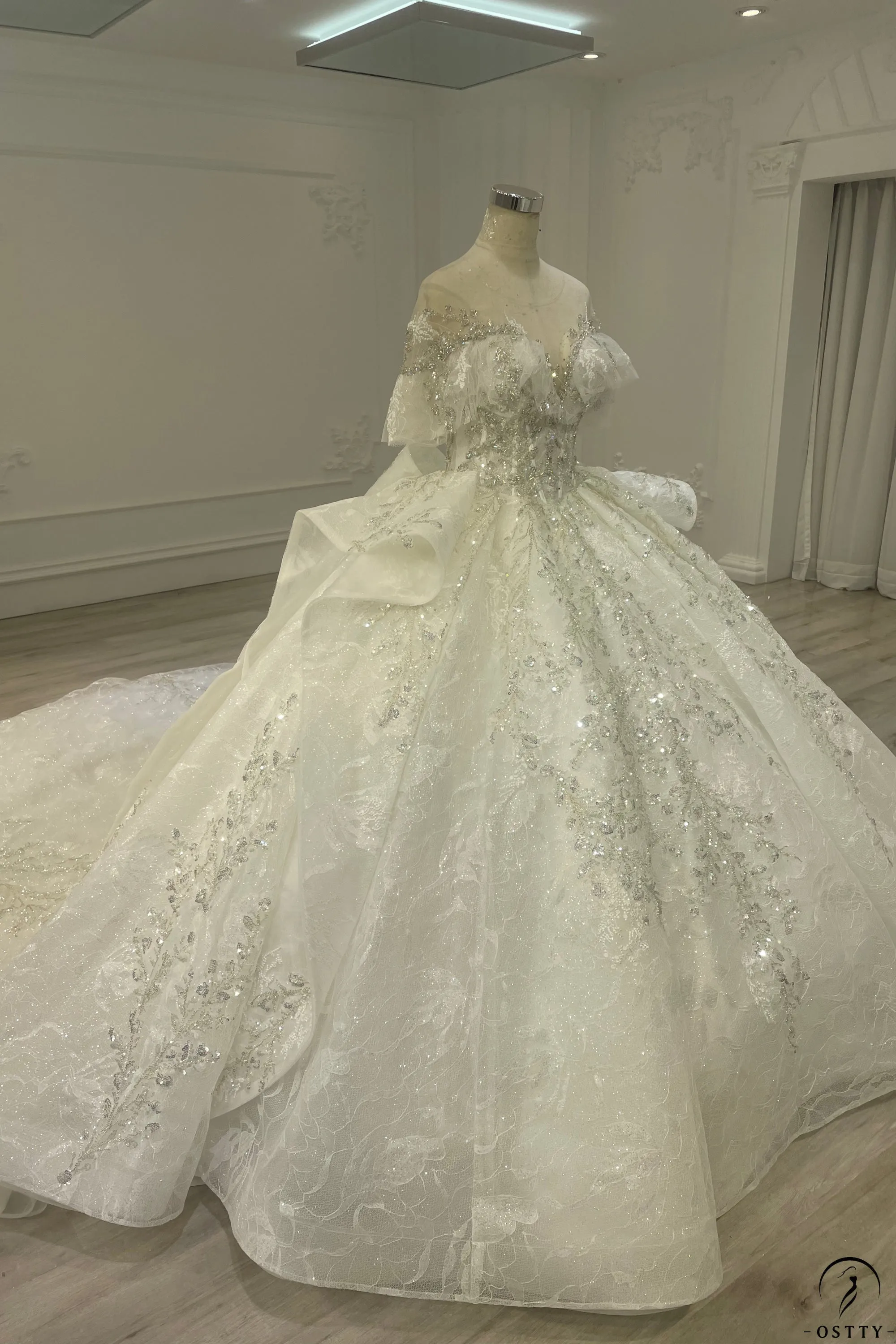 White Queen Collar Short Sleeve Crystals Pearl Wedding Dress OS09281