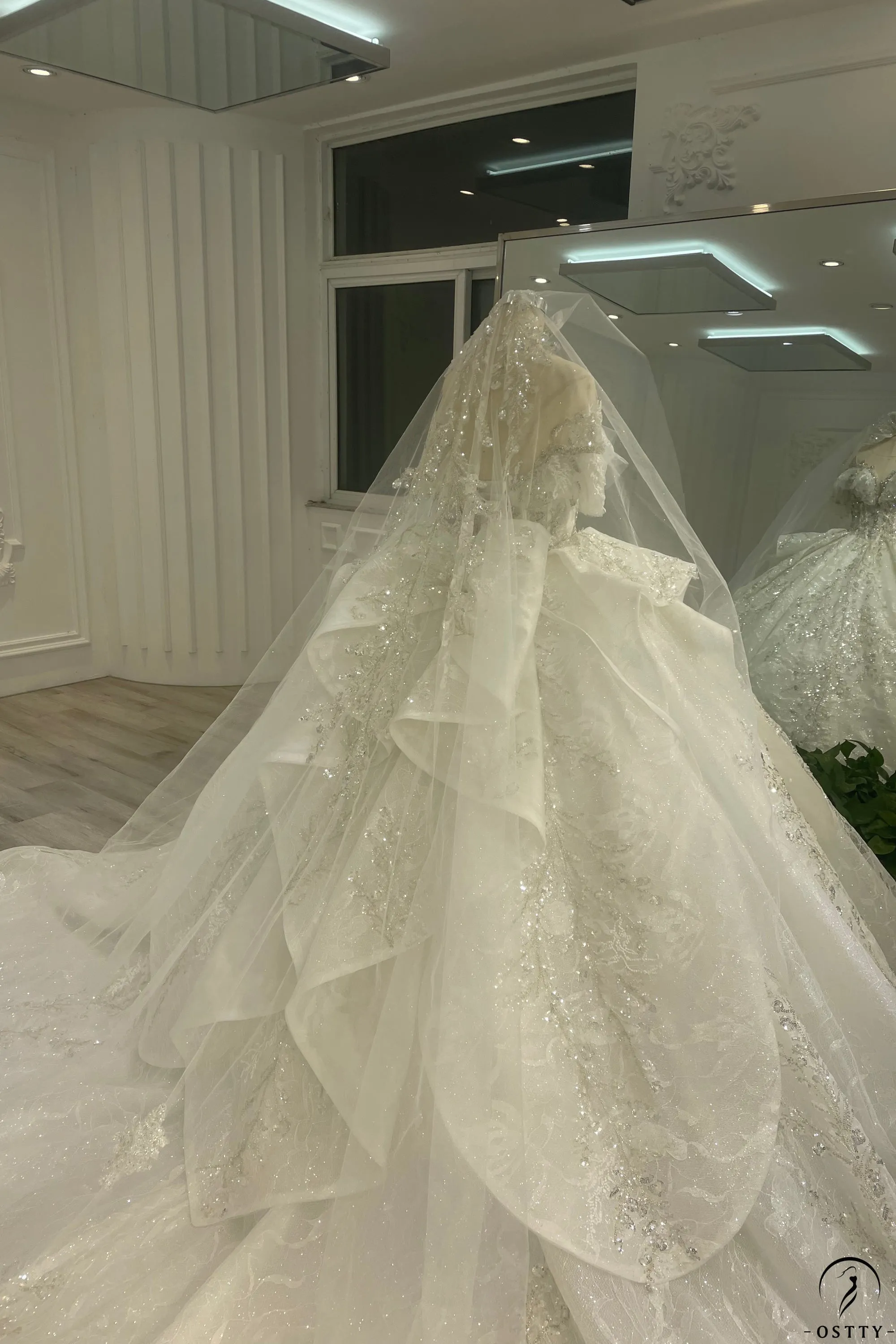 White Queen Collar Short Sleeve Crystals Pearl Wedding Dress OS09281