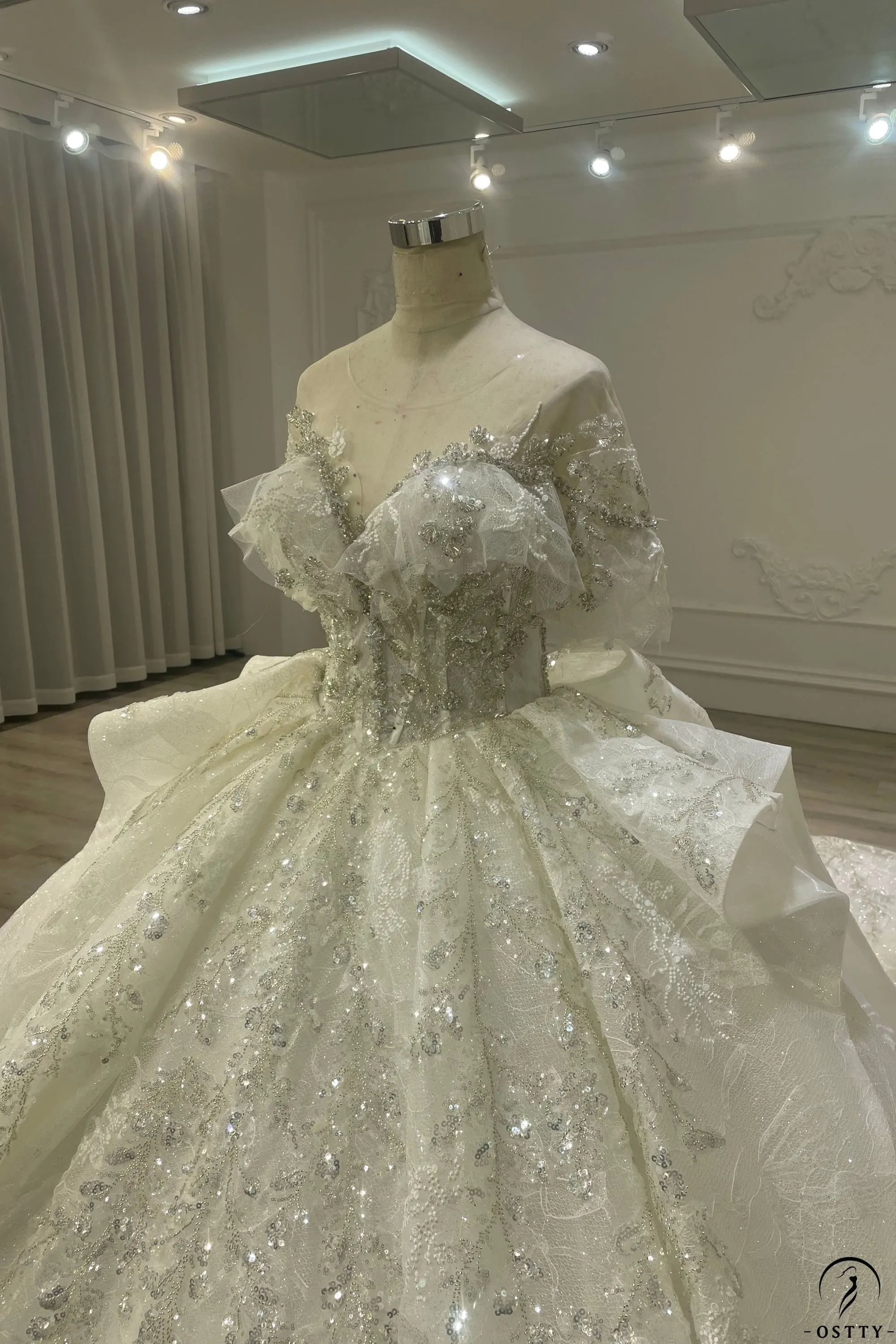 White Queen Collar Short Sleeve Crystals Pearl Wedding Dress OS09281