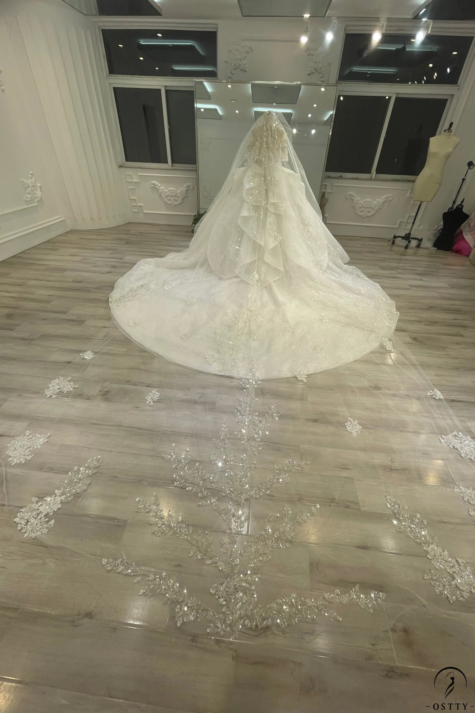 White Queen Collar Short Sleeve Crystals Pearl Wedding Dress OS09281